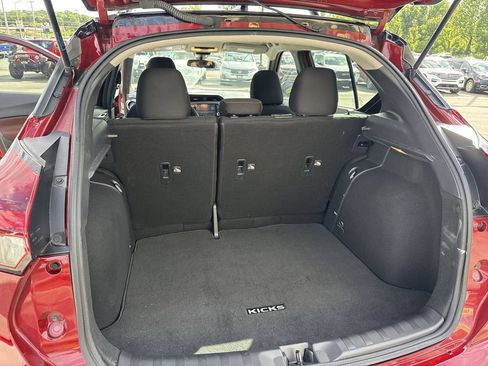 Used 2021 Nissan Kicks SR w/ Exterior Package FWD image 38