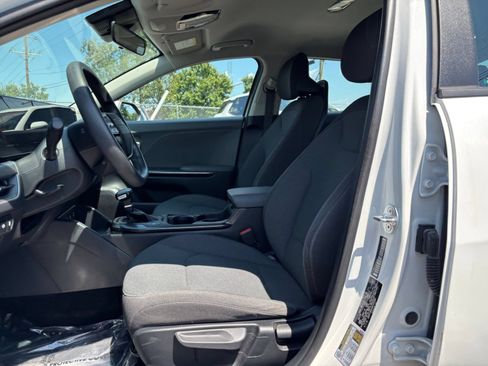 Used 2025 Kia K4 FWD image 21