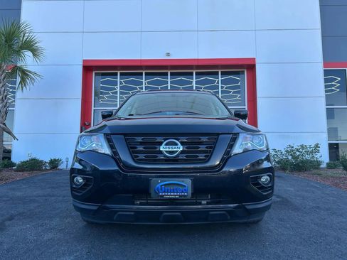 Used 2019 Nissan Pathfinder Platinum image 2