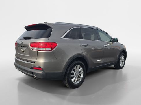 Used 2016 Kia Sorento FWD w/ LX Convenience Package image 4
