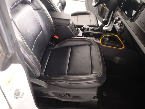 Used 2023 Ford Bronco Badlands image 14