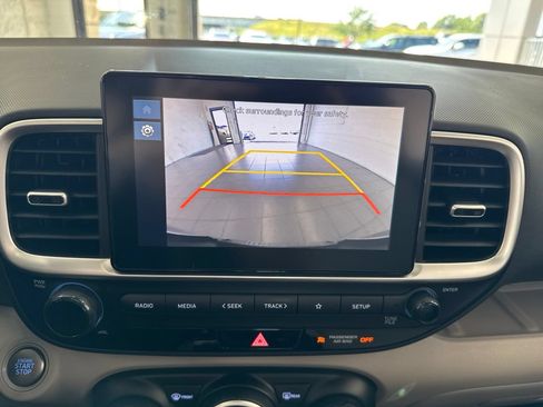 Used 2025 Hyundai Venue SEL FWD image 25