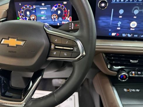 Certified 2025 Chevrolet Suburban High Country image 18