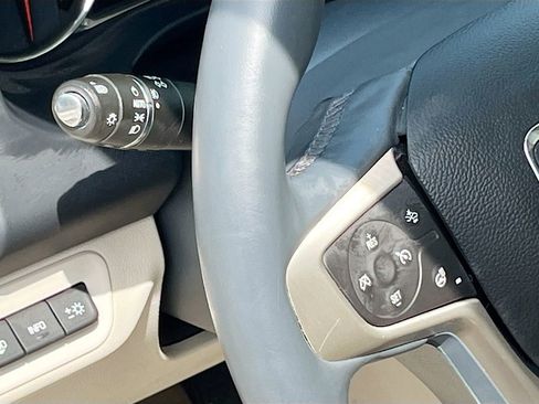 Used 2023 GMC Acadia Denali w/ Denali Technology Package image 10