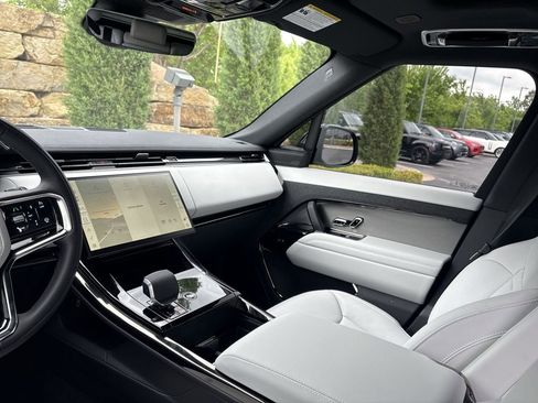 New 2026 Land Rover Range Rover Sport SE AWD/4WD image 13