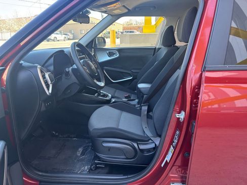 Used 2025 Kia Soul LX w/ LX Technology Package FWD image 22