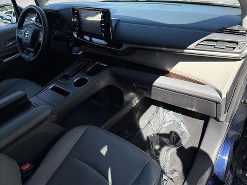 Used 2022 Toyota Sienna XLE w/ XLE Plus Package image 26