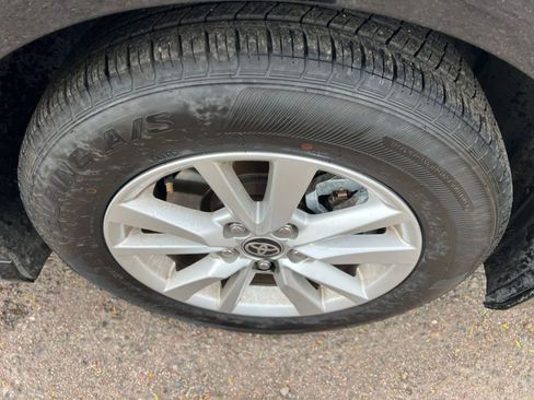 Used 2025 Toyota Camry LE image 30