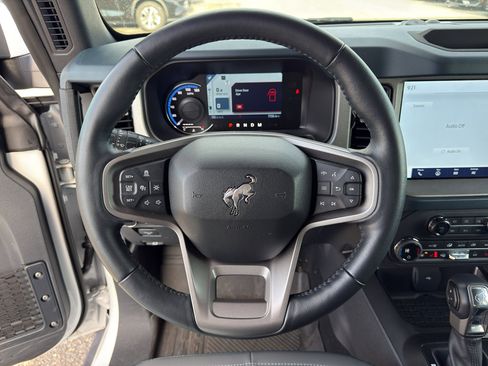 Used 2024 Ford Bronco Outer Banks image 12