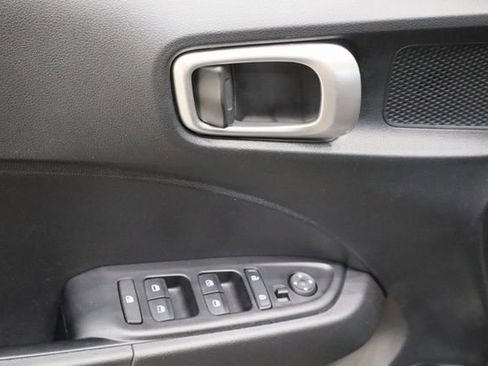 Used 2024 Hyundai Venue SEL image 20