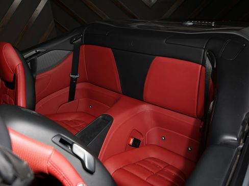 Used 2019 Ferrari Portofino image 6