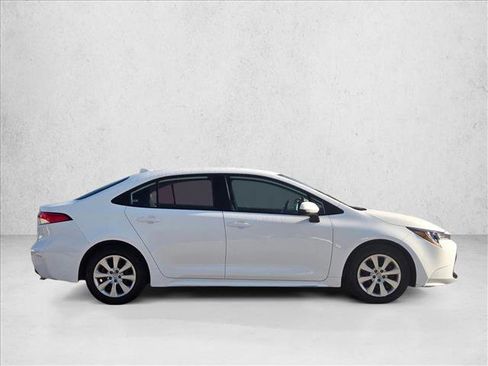 Used 2025 Toyota Corolla LE image 4