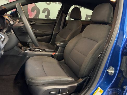 Used 2017 Chevrolet Cruze LT w/ Sun And Sound Package image 19