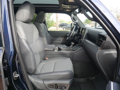 Used 2025 Lexus GX 550 w/ Accessory Package (2T) image 16