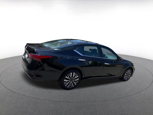 Used 2025 Nissan Altima 2.5 SV FWD image 15