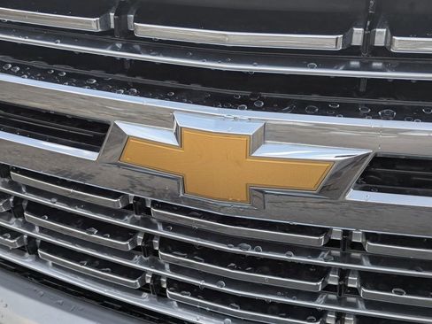 Used 2022 Chevrolet Suburban Premier AWD/4WD image 11