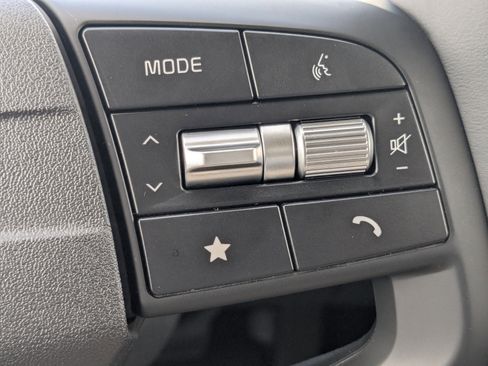 New 2026 Kia Sportage LX FWD image 32