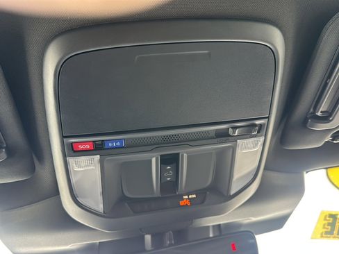 Used 2025 Subaru Forester Premium image 38