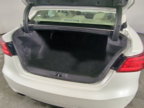 Used 2018 Nissan Maxima Platinum image 7