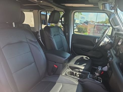 Used 2023 Jeep Wrangler Unlimited Sahara w/ Cold Weather Group AWD/4WD image 11
