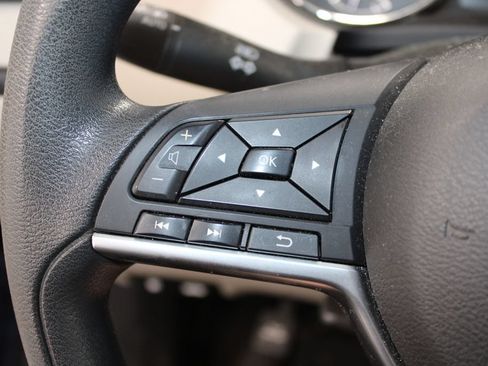 Used 2020 Nissan Rogue Sport SV FWD image 19