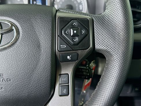 Used 2022 Toyota Tacoma SR5 RWD image 16