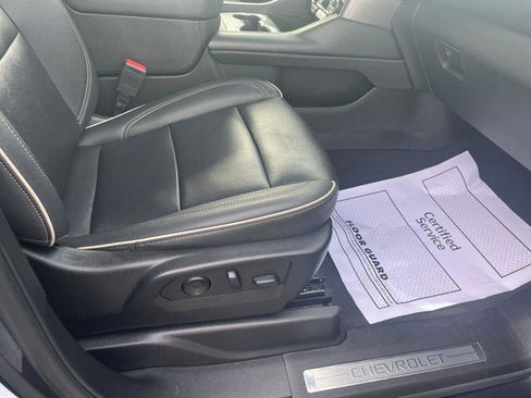 Used 2023 Chevrolet Suburban Premier image 32