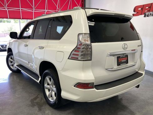 Used 2017 Lexus GX 460 w/ Preferred Accessory Package AWD/4WD image 5
