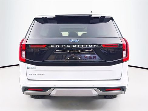 Used 2025 Ford Expedition Platinum image 6