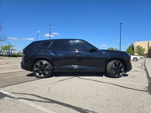 Used 2023 BMW XM AWD/4WD image 16