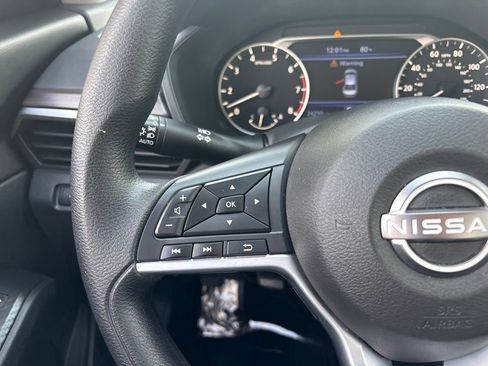 Used 2025 Nissan Altima 2.5 SV FWD image 19