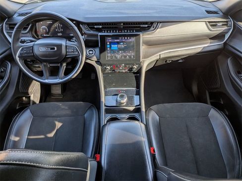 Used 2023 Jeep Grand Cherokee L Laredo image 17