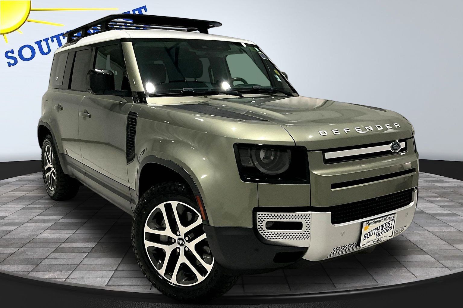 Used 2020 Land Rover Defender 110 HSE AWD/4WD image 3