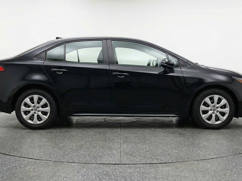 Used 2025 Toyota Corolla LE image 11