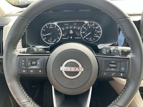 Used 2025 Nissan Pathfinder SL AWD/4WD image 33
