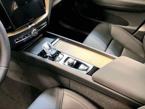 New 2026 Volvo XC60 B5 Plus w/ Protection Package Premier AWD/4WD image 10