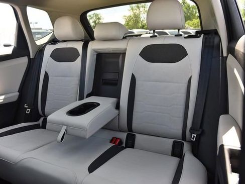 New 2026 Volkswagen Taos SE AWD/4WD image 23