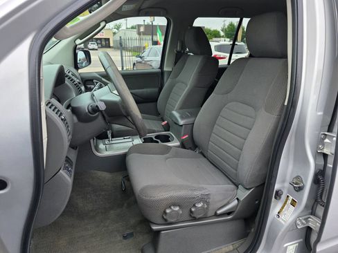 Used 2010 Nissan Pathfinder S AWD/4WD image 9