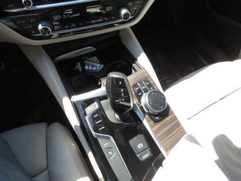 Used 2018 BMW 530e xDrive AWD/4WD image 25