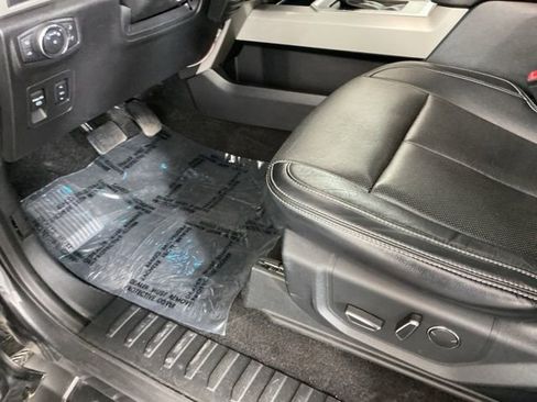 Used 2018 Ford F150 Lariat w/ Equipment Group 502A Luxury AWD/4WD image 15