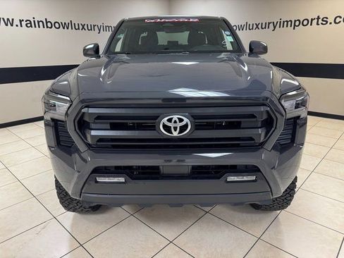 Used 2025 Toyota Tacoma SR5 image 2