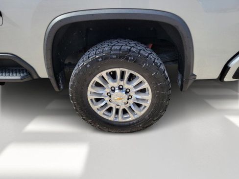 Used 2022 Chevrolet Silverado 2500 High Country w/ Z71 Off-Road Package image 6