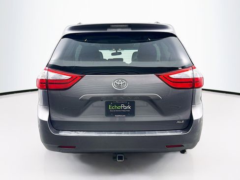 Used 2015 Toyota Sienna XLE FWD image 7