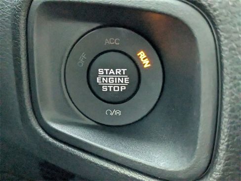 Used 2025 Jeep Gladiator Sport image 24