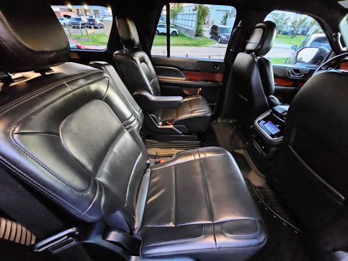 Used 2023 Lincoln Navigator 2WD image 11