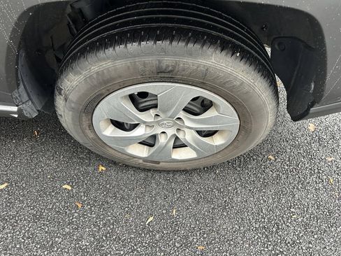 Certified 2022 Toyota RAV4 LE image 23