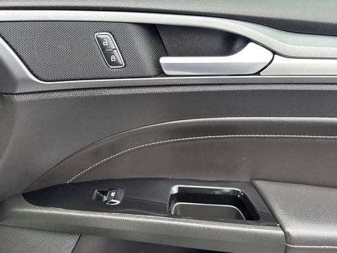Used 2016 Ford Fusion Energi Titanium w/ Driver Assist Package FWD image 18