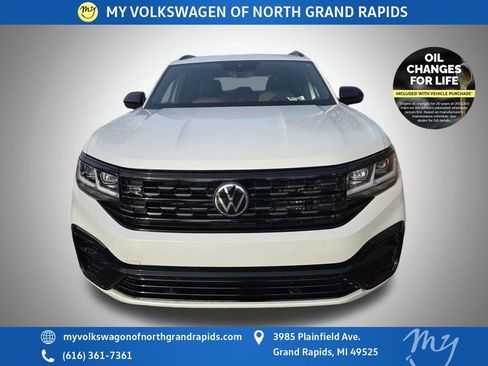 Used 2023 Volkswagen Atlas Cross Sport SEL R-Line image 3