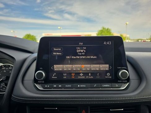 Used 2024 Nissan Rogue SV image 8