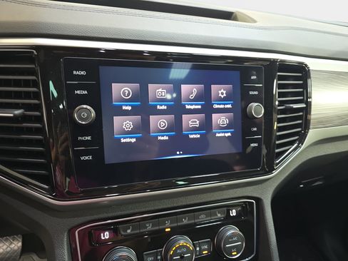 Used 2022 Volkswagen Atlas Cross Sport SE FWD image 18